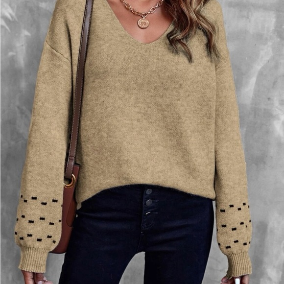 New v neck long sleeve sweater - Picture 3 of 7